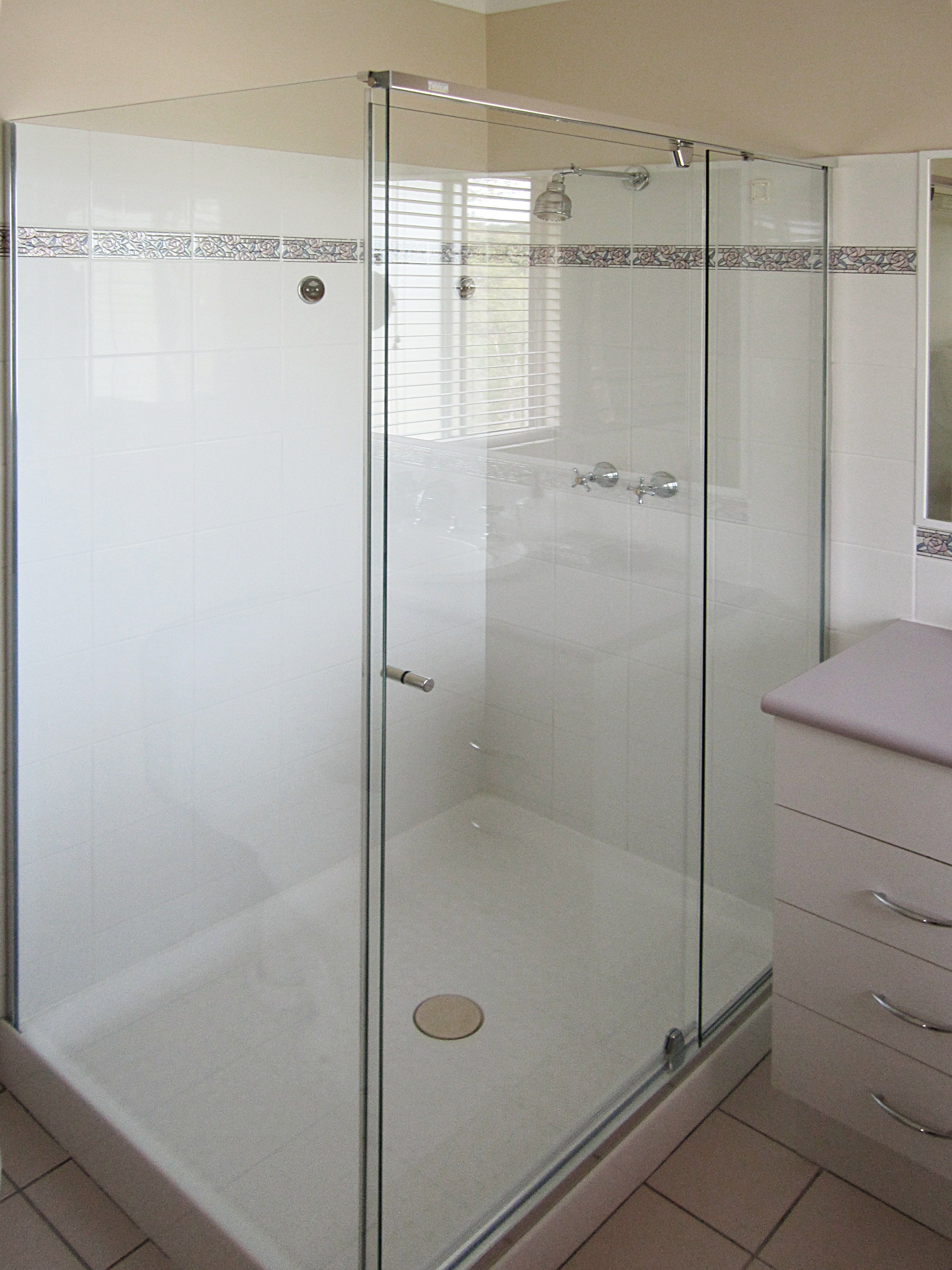 90 Degree Semi-Frameless Shower Screen